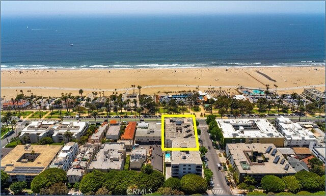 901 Ocean Ave, Santa Monica, CA 90403 - aerial overview of property's location featuring expansive coastline and property parcel outlined