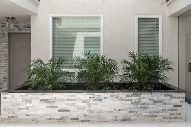901 Ocean Ave, Santa Monica, CA 90403 - entrance to property featuring stucco siding