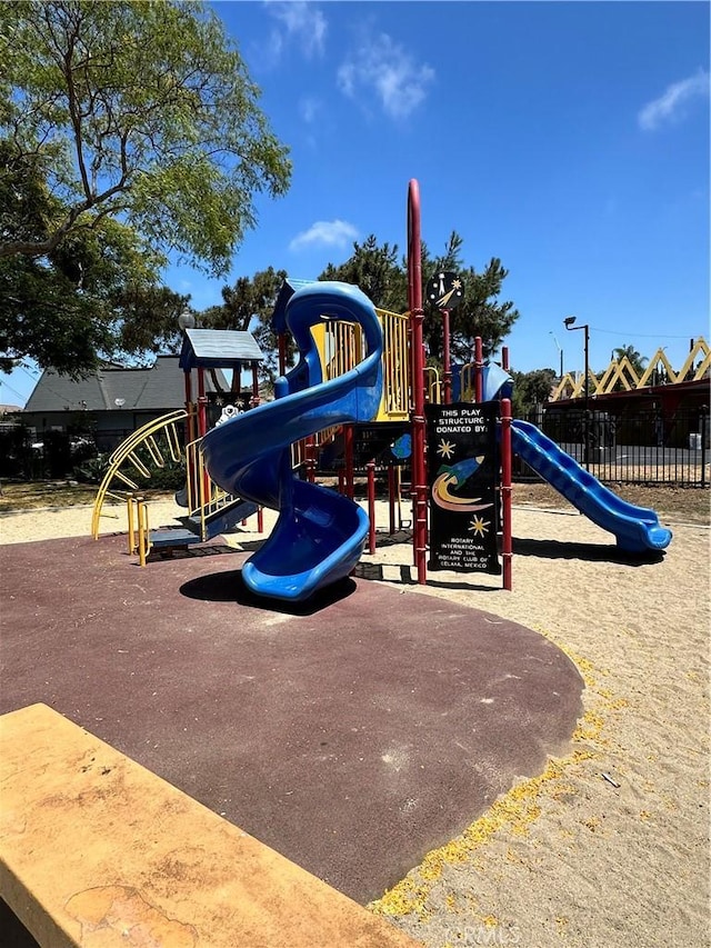 2343 E 17th St Unit 308, Long Beach, CA 90804 - view of communal playground