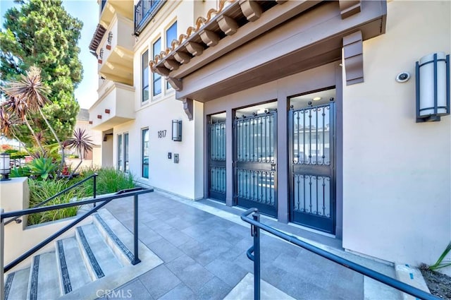 1817 Prosser Ave Unit 305, Los Angeles, CA 90025 - doorway to property with stucco siding