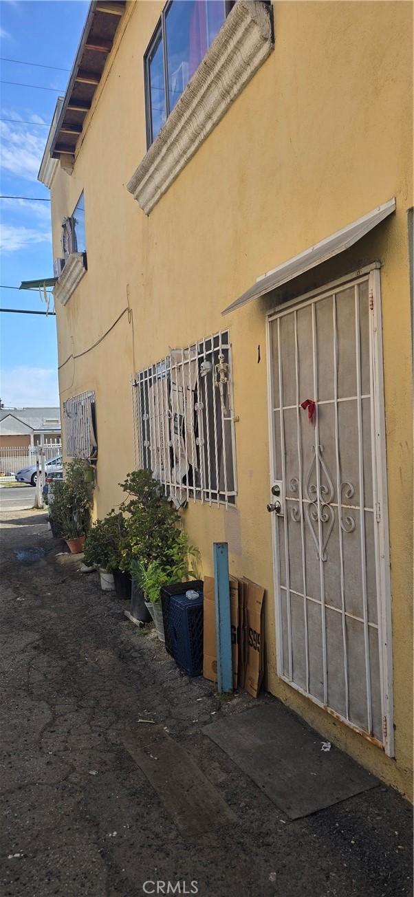717 W 54th St, Los Angeles, CA 90037 - view of building exterior