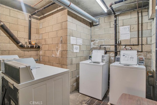 1207 N Columbus Ave, Glendale, CA 91202 - laundry room featuring washing machine and dryer