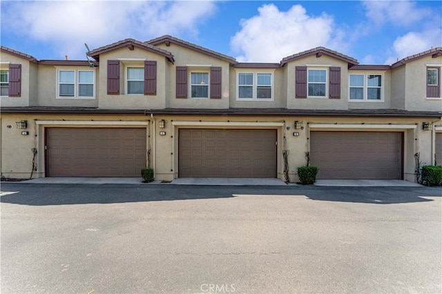 6 Fenix St, Rancho Mission Viejo, CA 92694 - townhome / multi-family property with an attached garage and stucco siding