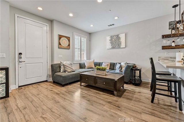 6 Fenix St, Rancho Mission Viejo, CA 92694 - living area featuring light wood-style flooring and recessed lighting