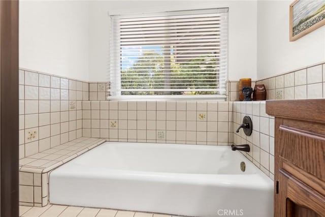 667 Morgan Dr, Chico, CA 95973 - bathroom featuring a bath and tile walls
