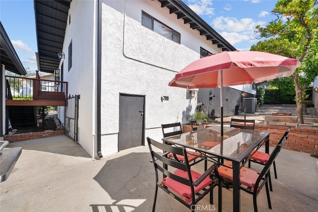 2920 Fairmount Ave, La Crescenta, CA 91214 - view of patio featuring outdoor dining space
