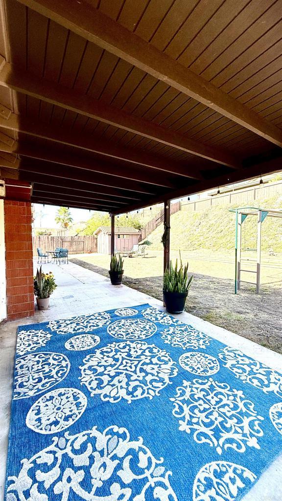 14330 Jennings Vista Way, Lakeside, CA 92040 - surrounding community with a patio