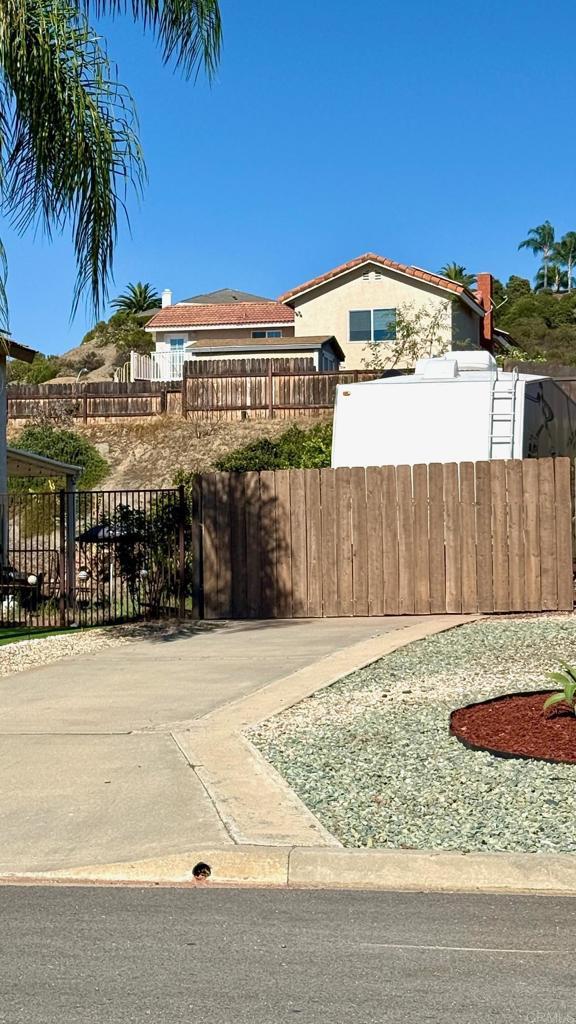 14330 Jennings Vista Way, Lakeside, CA 92040 - view of fenced front yard