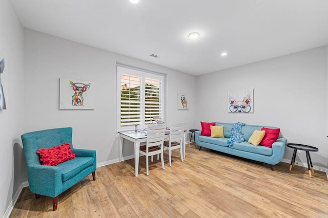2990Eldenberry St, Escondido, CA 92029 - living room featuring light wood-style floors and recessed lighting