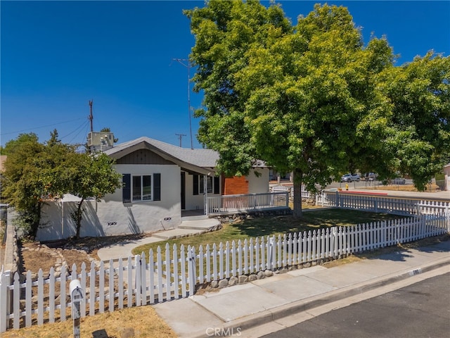 880 E Wright St, Hemet, CA 92543 - ranch-style home featuring a fenced front yard and a porch