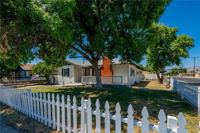 880 E Wright St, Hemet, CA 92543 - view of front facade featuring a fenced backyard and stucco siding
