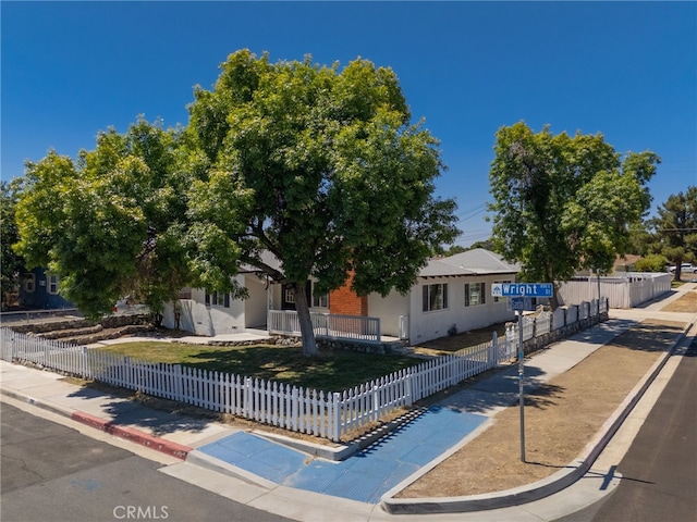 880 E Wright St, Hemet, CA 92543 - view of property hidden behind natural elements featuring a fenced front yard