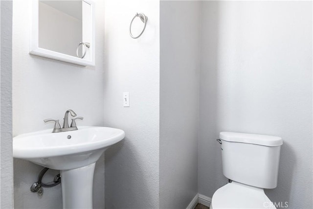 10710 El Camino Real Unit 14, Atascadero, CA 93422 - bathroom with toilet and a sink