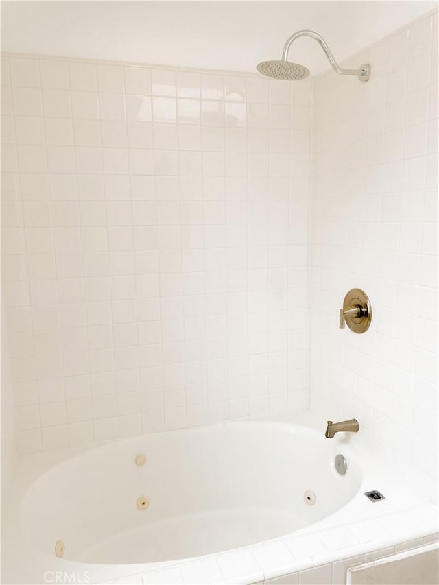 1628 E Palm Ave Unit 5, El Segundo, CA 90245 - bathroom featuring a combined bath / shower with jetted tub