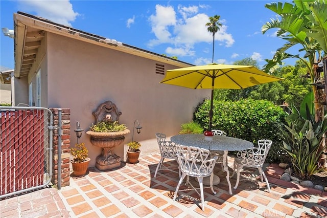 35 Columbia St, Pasadena, CA 91105 - view of patio featuring outdoor dining area