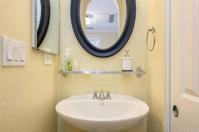 2792 Rambling Vistas Rd, Chula Vista, CA 91915 - bathroom featuring a textured wall