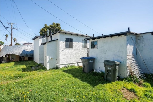 11001 Duncan Ave, Lynwood, CA 90262 - view of side of home with a lawn and stucco siding