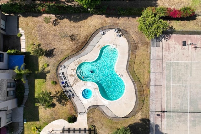 15060 Chatsworth St Unit E, San Fernando, CA 91345 - bird's eye view of a pool area