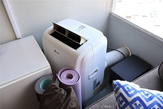100 Atlantic Ave Unit 906, Long Beach, CA 90802 - detailed view of washer and clothes dryer