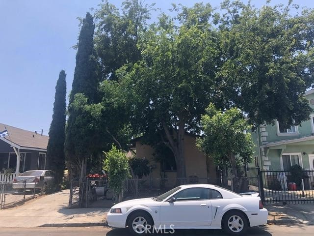 1350 E 43rd St, Los Angeles, CA 90011 - view of obstructed view of property