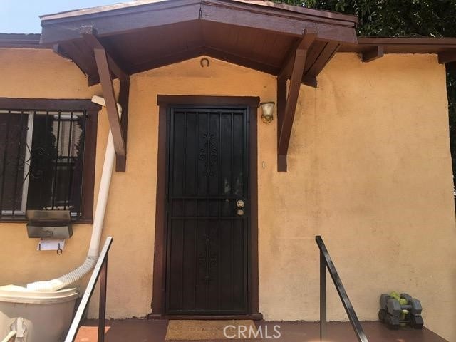 1350 E 43rd St, Los Angeles, CA 90011 - view of exterior entry featuring stucco siding