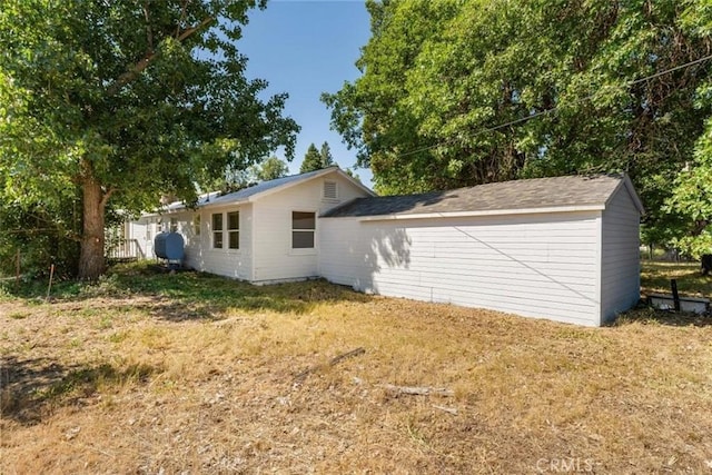 1212 N Old Stage Rd, Mount Shasta, CA 96067 - rear view of house with a lawn