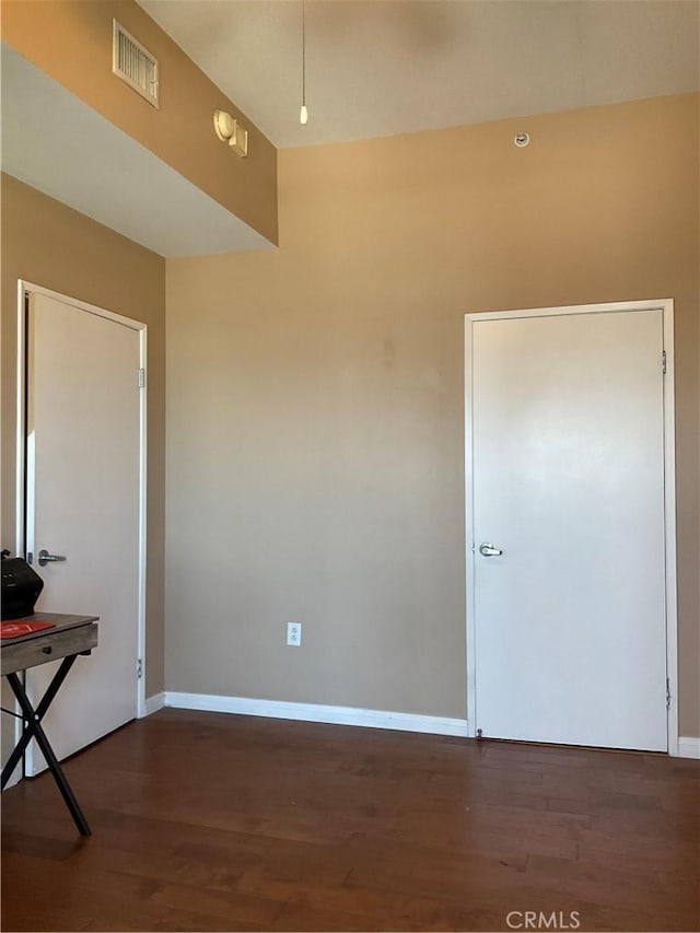 388 E Ocean Blvd Unit 718, Long Beach, CA 90802 - unfurnished room featuring wood finished floors and baseboards