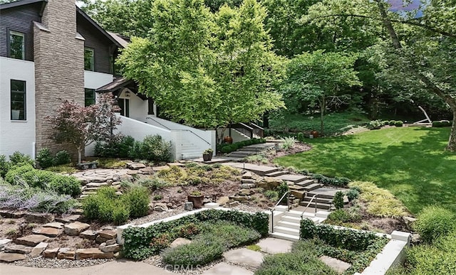 3530 Trimble Ct, Nashville, TN 37215 - view of green lawn with stairway