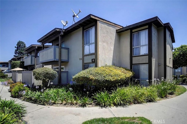 23318 Sesame St Unit E, Torrance, CA 90502 - view of side of property with stucco siding