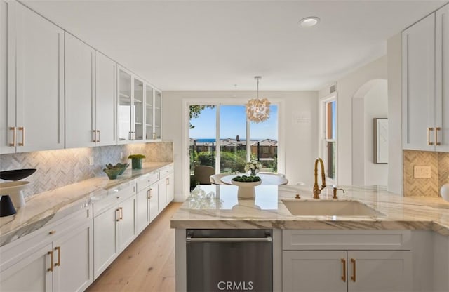 7 Suprema Dr, Newport Coast, CA 92657 - kitchen with white cabinetry, glass insert cabinets, backsplash, a peninsula, and recessed lighting