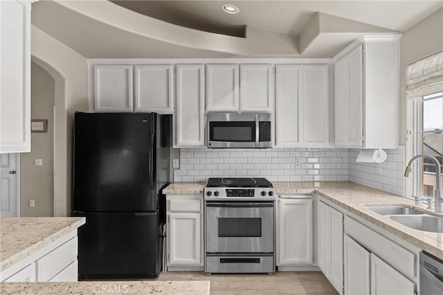 825 Rosana Pl, Nipomo, CA 93444 - kitchen featuring stainless steel appliances, white cabinetry, backsplash, light wood-style flooring, and recessed lighting