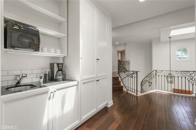 1337 8th St, Manhattan Beach, CA 90266 - bar with decorative backsplash, dark wood finished floors, and recessed lighting