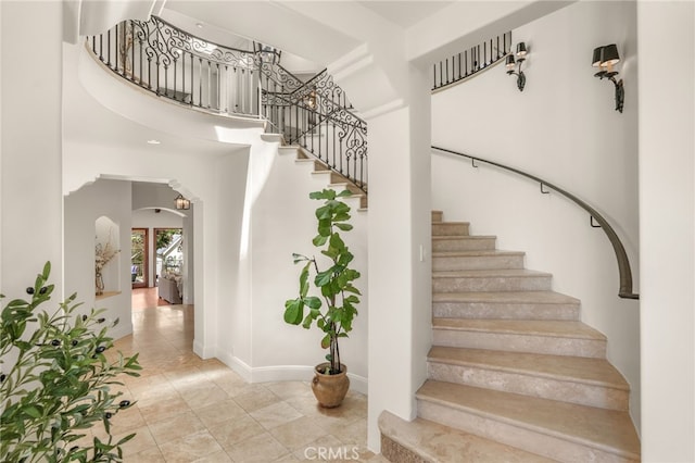 1337 8th St, Manhattan Beach, CA 90266 - stairway featuring arched walkways, a towering ceiling, and tile patterned floors