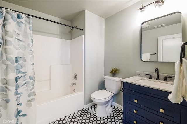 1002 Leighton Ave, Los Angeles, CA 90037 - full bath featuring shower / tub combo with curtain and vanity