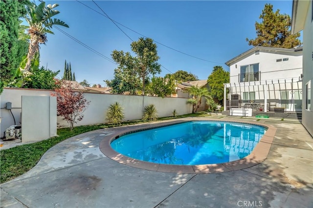 6943 Goodland Ave, North Hollywood, CA 91605 - view of swimming pool featuring a fenced backyard and a patio area