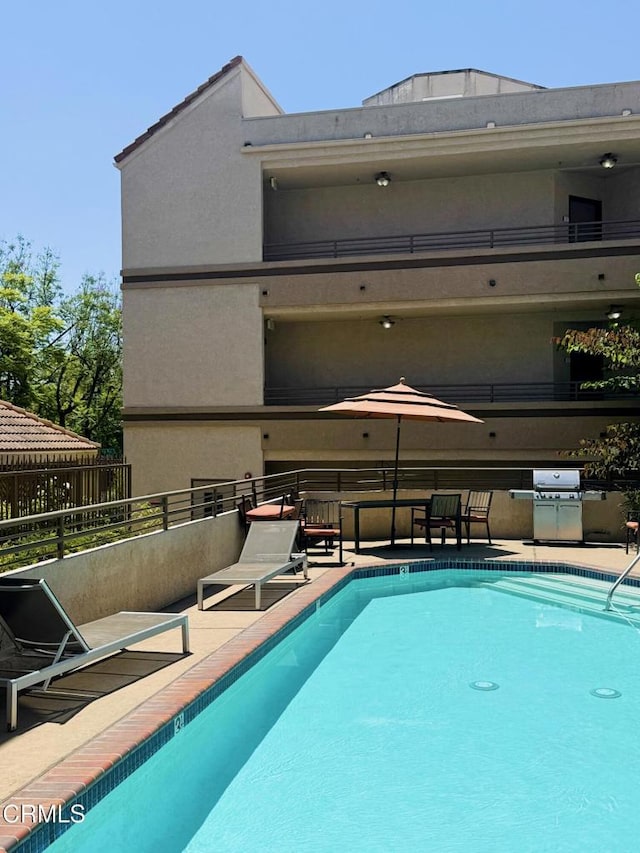 501 E Del Mar Blvd Unit 303, Pasadena, CA 91101 - view of swimming pool with grilling area and a patio