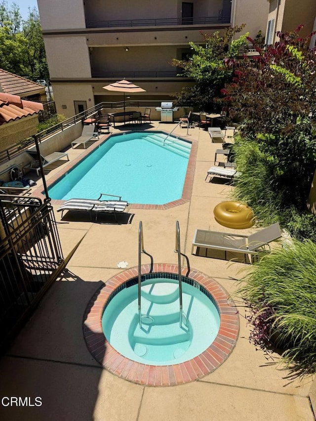 501 E Del Mar Blvd Unit 303, Pasadena, CA 91101 - community pool featuring a patio area and a hot tub