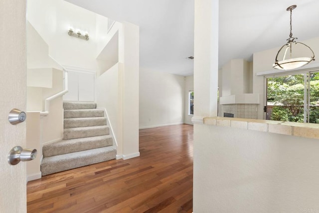 12032 Calle De Medio Unit 169, El Cajon, CA 92019 - kitchen featuring wood finished floors, vaulted ceiling, and decorative light fixtures