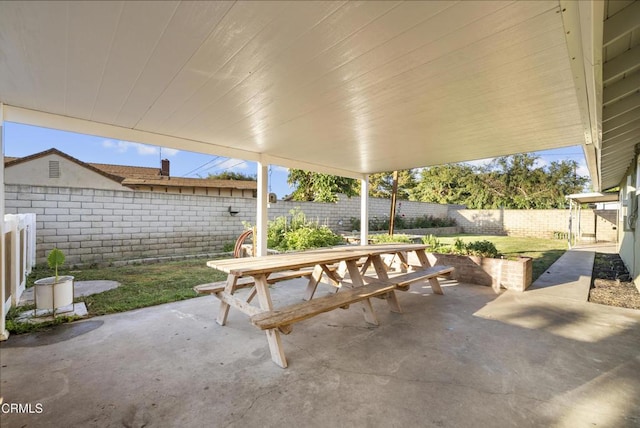 527 Keyser Rondo, Camarillo, CA 93010 - fenced backyard with outdoor dining area and a patio area