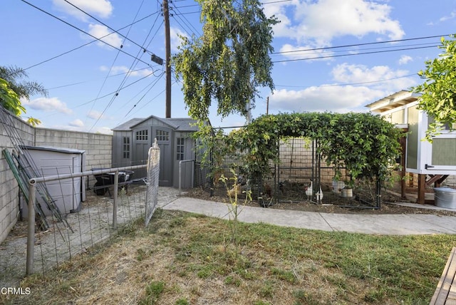 527 Keyser Rondo, Camarillo, CA 93010 - fenced backyard featuring an outbuilding