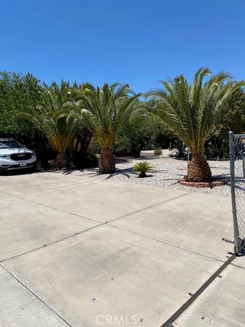 15805 Muscatel St, Hesperia, CA 92345 - view of patio