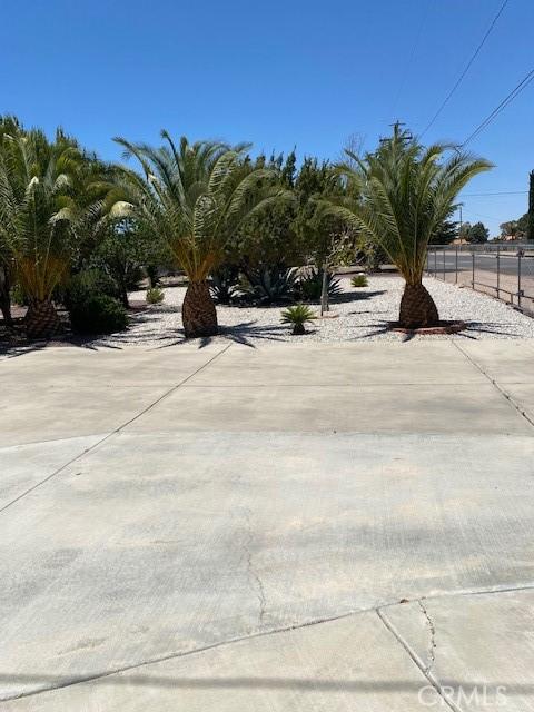 15805 Muscatel St, Hesperia, CA 92345 - view of road