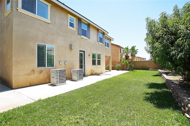 5621 Avocet Dr, Jurupa Valley, CA 91752 - fenced backyard with a patio