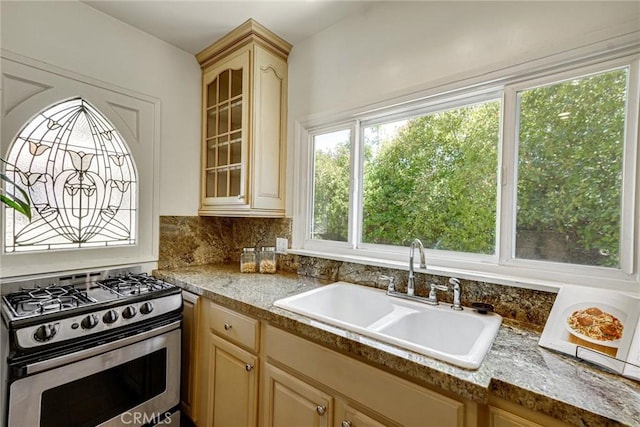 4843 Texhoma Ave, Encino, CA 91316 - kitchen featuring gas range, backsplash, glass insert cabinets, and light brown cabinets