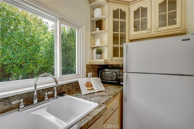4843 Texhoma Ave, Encino, CA 91316 - kitchen featuring freestanding refrigerator, cream cabinets, and plenty of natural light