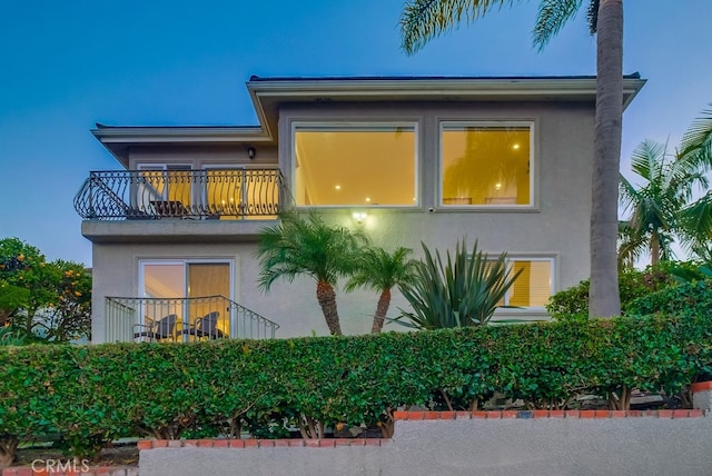 1906 S Patton Ave, San Pedro, CA 90732 - view of side of home with a balcony and stucco siding