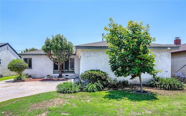 1014 W 185th St, Gardena, CA 90248 - view of front of house featuring a front yard and stucco siding