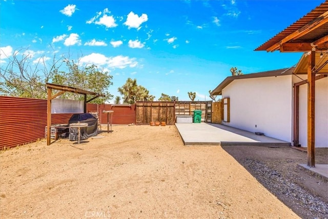 7638 Dumosa Ave, Yucca Valley, CA 92284 - fenced backyard featuring a patio area