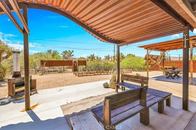 7638 Dumosa Ave, Yucca Valley, CA 92284 - fenced backyard featuring a patio and outdoor dining space