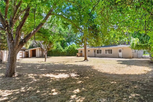 2344 Porter Way, Chico, CA 95926 - view of yard with an outdoor structure